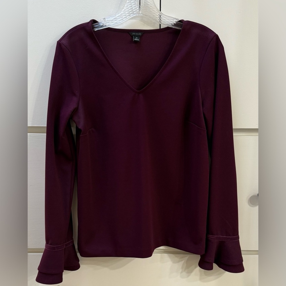 Gorgeous burgundy Ann Taylor top with velvet ribbon and flare at wrist in sz XS
